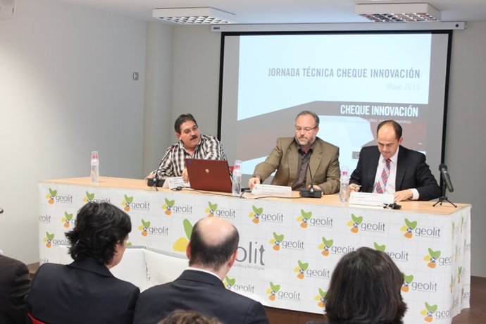 Pérez durante las jornadas en Geolit