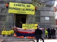 Agricultura denuncia a los activistas de Greenpeace por infracciones contra la seguridad ciudadana y de los trabajadores
