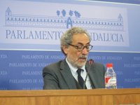 Chamizo recuerda que el Defensor es, "por ley", el garante del cumplimiento de derechos sociales, "sin recibir órdenes"