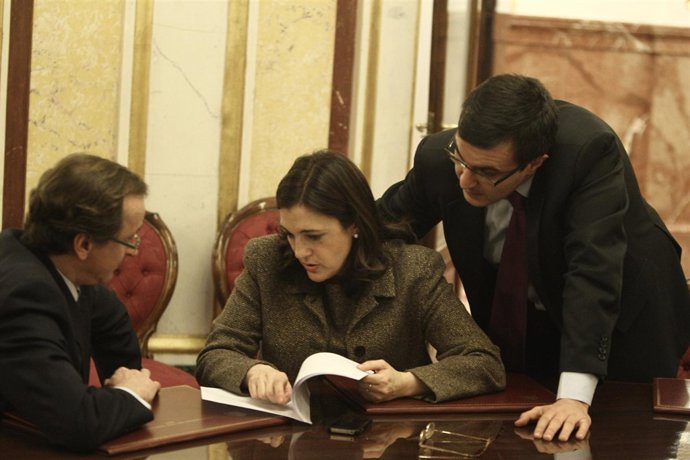 Soraya Rodríguez (PSOE) y Alfonso Alonso (PP) en el Congreso