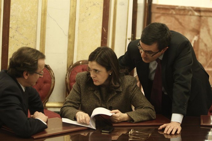 Soraya Rodríguez (PSOE) y Alfonso Alonso (PP) en el Congreso