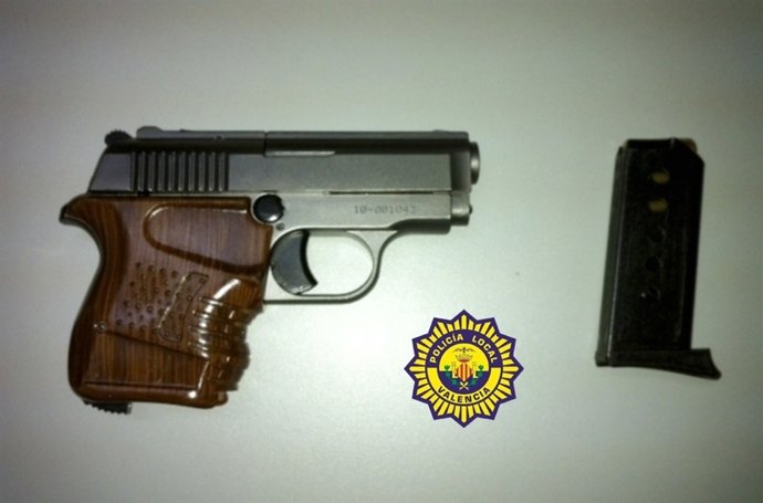 Pistola intervenida por la PLV