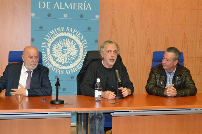 El director Fernando Trueba en una charla