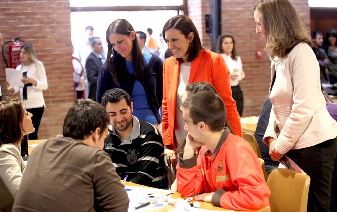 La consellera Català (centro) en la jornada "Aprender a Emprender