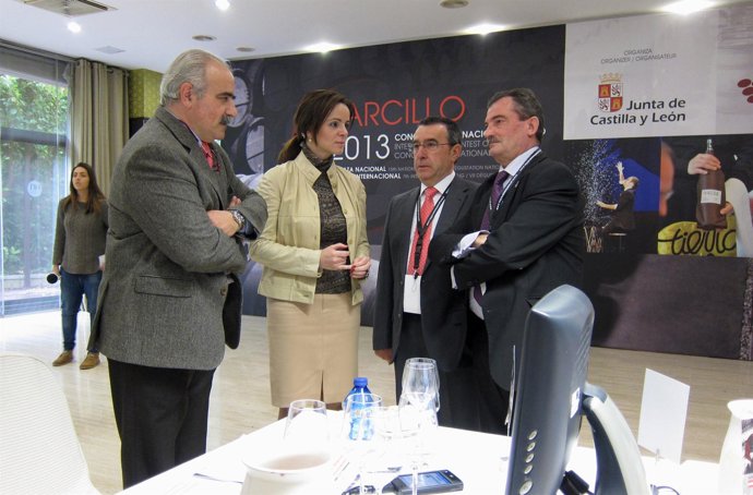 Silvia Clemente visita las catas de los Premios Zarcillo