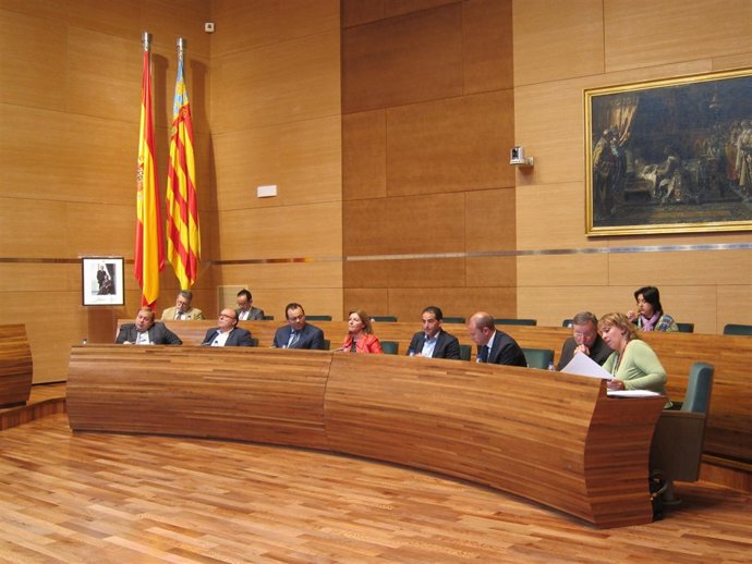 Diputados de PSPV y EU en el pleno de este martes en la Diputación de Valencia