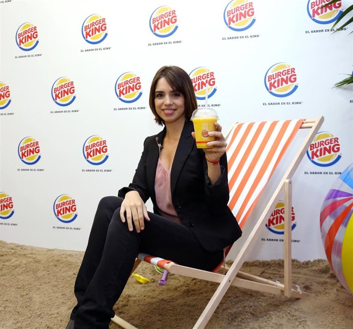 ELENA FURIASE Y LOS Smoothies Y Frappés