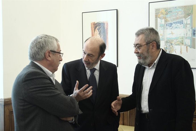 Rubalcaba se reúne con Toxo y Méndez