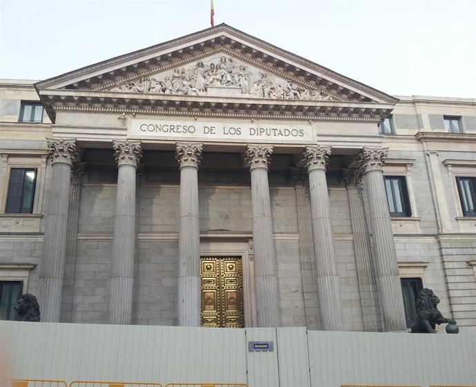 El Congreso, Vallado Por Las Obras