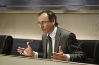 Alonso, sobre las críticas de Aznar: "Lo que ayuda a la recuperación del país es el proyecto reformista de Rajoy"