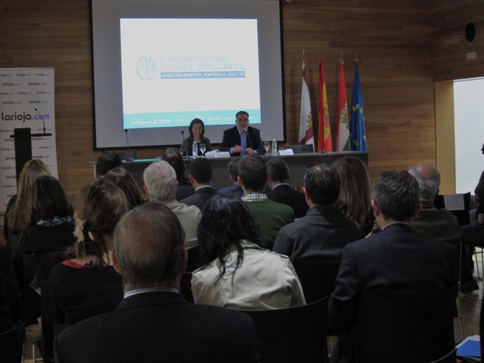 Gamarra y Varona inauguran el I Encuentro sobre Ciudades Inteligentes