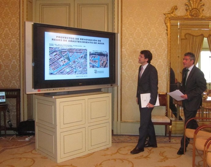 Alfonso Fernández Mañueco, y el concejal de Medio Ambiente, Emilio Arroita