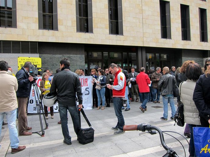 Concentración de protesta ante el Edificio de los Juzgados de Valladolid.