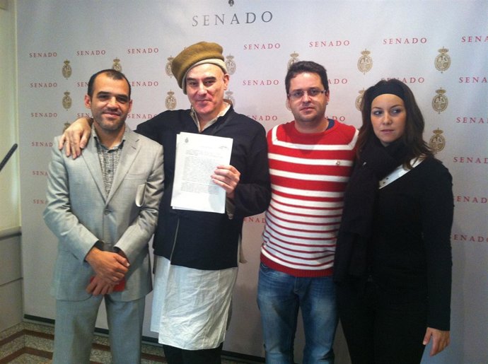 El senador de IU José Manuel Mariscal, Shangay Lily y cooperativa Atrapasueños