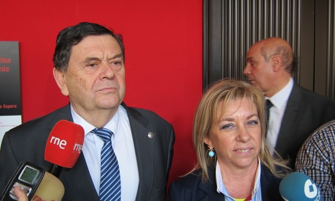 Manuel López y Dolores Serrat, antes de la Comisión Mixta DGA-UZ