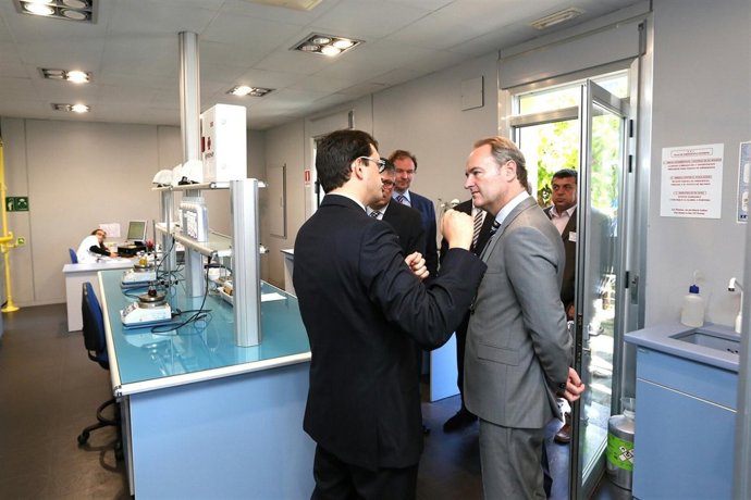Fabra en su visita a la empresa IFF en Benicarló (Castellón)