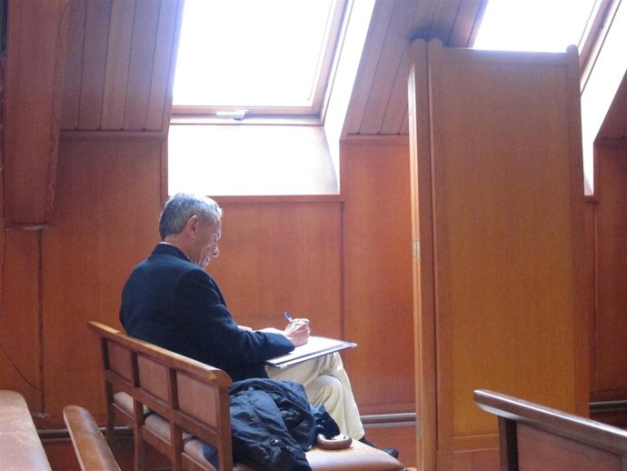 El profesor acusado de abusos sexuales a 10 niñas en el juicio