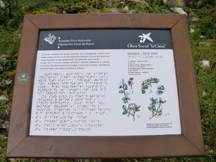 PANEL INFORMATIVO EN BRAILLE EN EL PARQUE NATURAL DE VALDEREJO