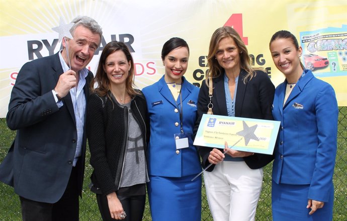 Ryanair dona 25.000 euros a la Fundación Pequeño Deseo