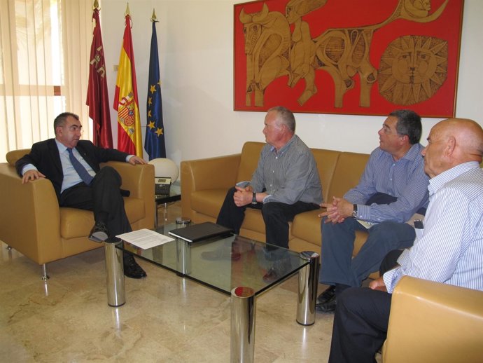 Campos recibe al presidente de la Comunidad de Regantes de Llano del Sastre 