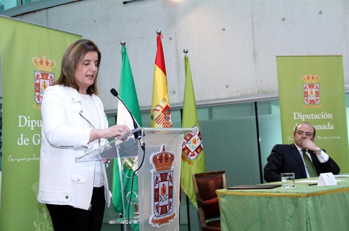 Ministra de Empleo, Fátima Báñez, en la Diputación