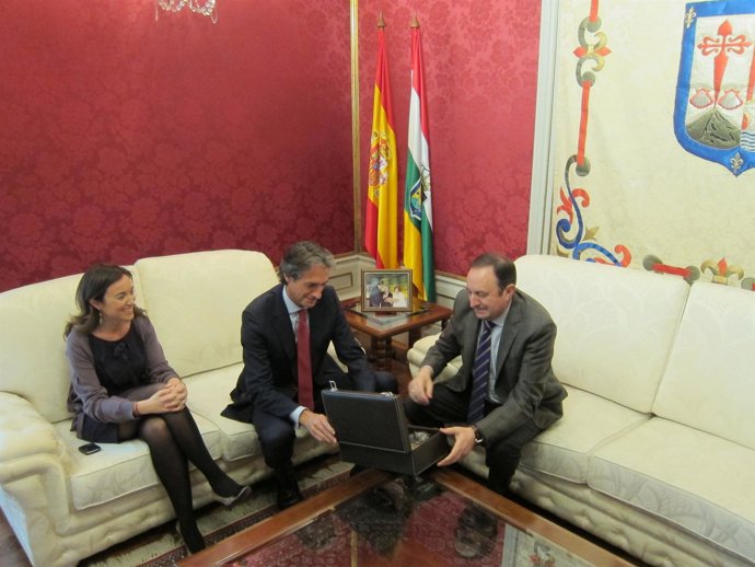 El presidente de la FEMP, Íñigo de la Serna