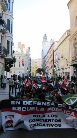 Manifestación educativa en contra de los recortes, en Zaragoza