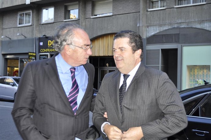 El presidente de Ibercaja, Amado Franco, (izda.), con el presidente de Endesa.