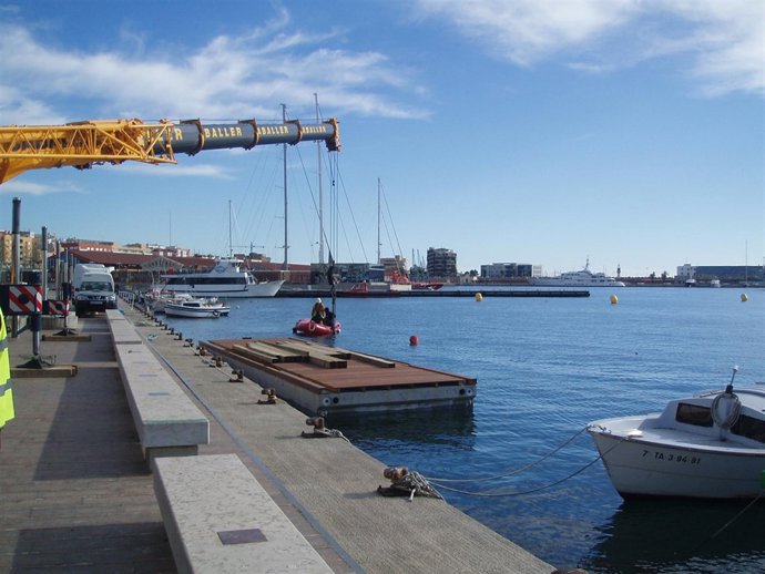 Pantalán, muelle de pescadores del Puerto de Tarragona       