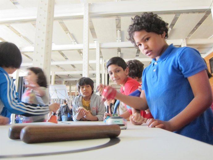 600 Alumnos Catalanes Funden Arte Y Ciencia En Ocho Proyectos En Fabra I Coats