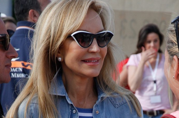 Carmen Lomana 