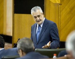 El presidente de la Junta, José Antonio Griñán, en el pleno