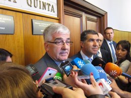 El presidente del CGPJ, Gonzalo Moliner, atiende a los periodistas
