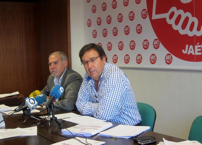 Tomás Méndez, de Asta,  y Alfonso Mazas, de UGT, en la rueda de prensa.