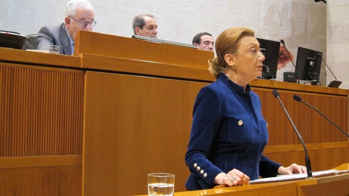 La presidenta Luisa Fernanda Rudi en el pleno de las Cortes