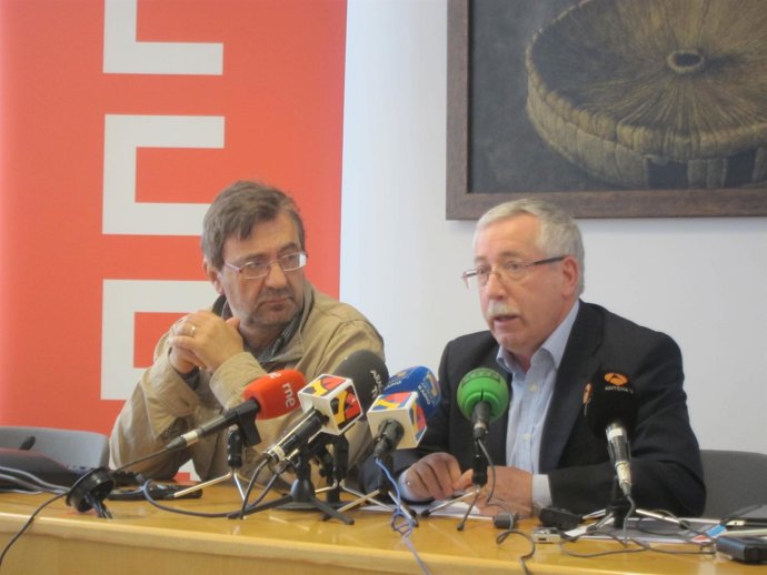 Julián Buey y Ignacio Fernández Toxo este jueves en la rueda de prensa.