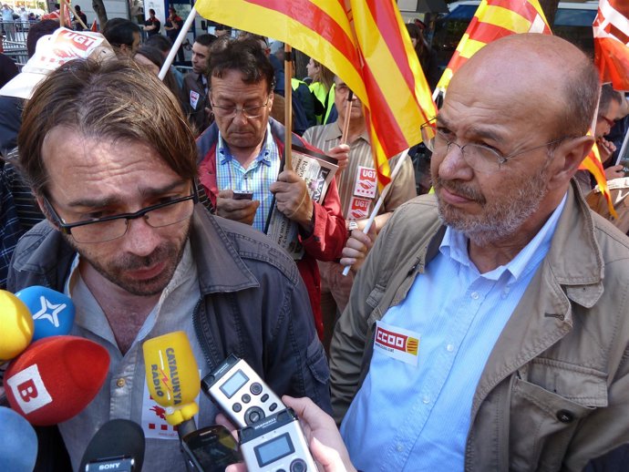 Camil y Ros y Joan Carles Gallego en la concentración en Fomento del Trabajo