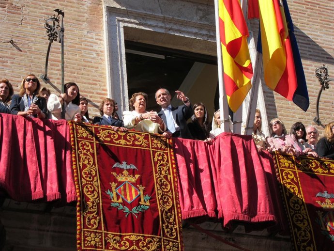 Barberá Y Camps Presencian El Traslado De La Virgen