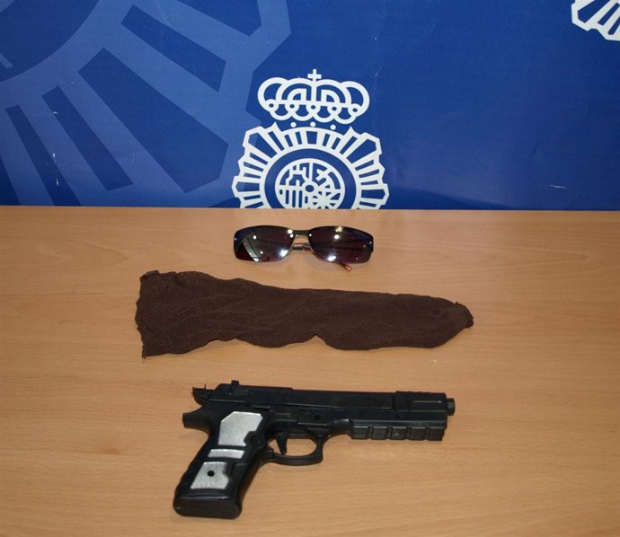 Efectos intervenidos al presunto atracador de un banco