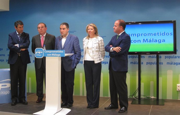 Elías Bendodo y alcaldes del PP 