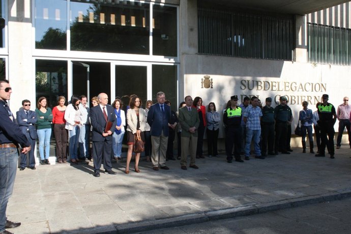 Minuto de silencio por la muerte de María Rey