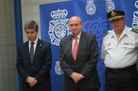 IU pide que Fernández Díaz explique en el Congreso la detención de dos fotógrafos y que cese al director de la Policía  
