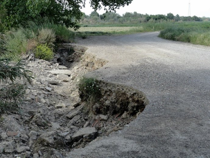 Caminos destrozados en la ribera del Gállego