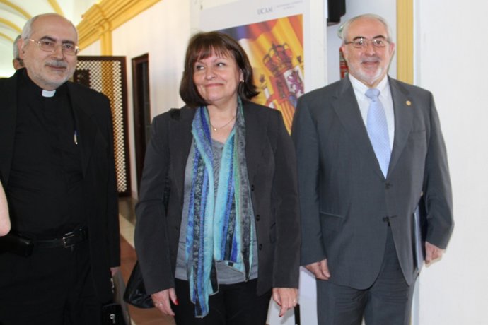 Sardiña, en el centro, junto con Alcaraz y Mendoza