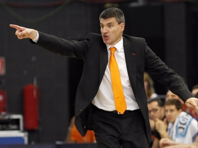 El entrenador del Valencia Basket, Velimir Perasovic