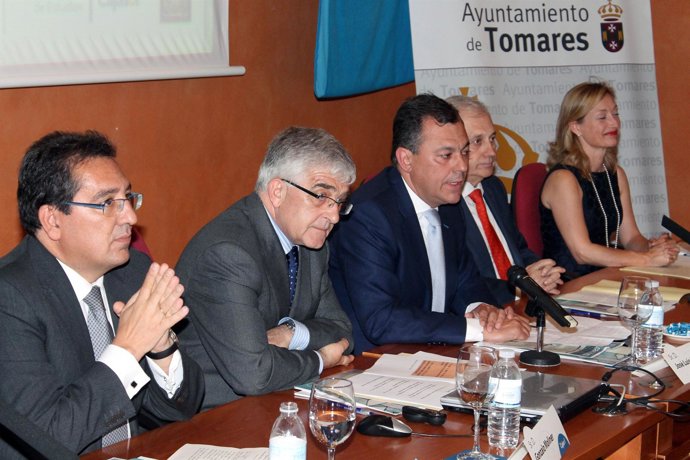 Pulido, Moliner y Sanz en la inauguración de las Jornadas en Tomares