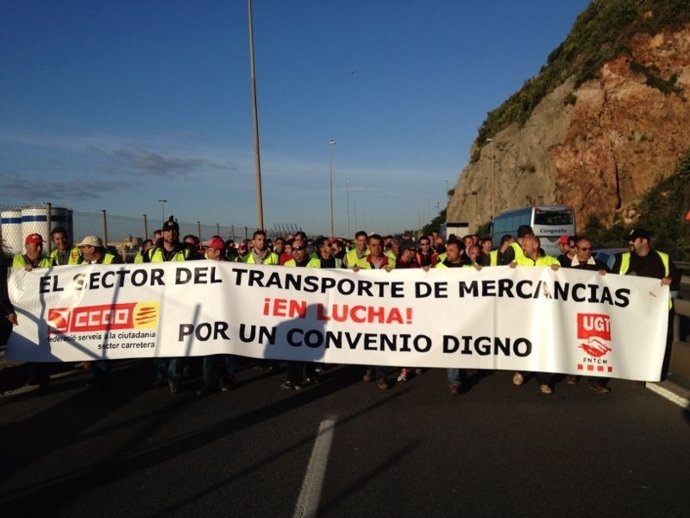 Protesta de transportistas en la Ronda Litoral