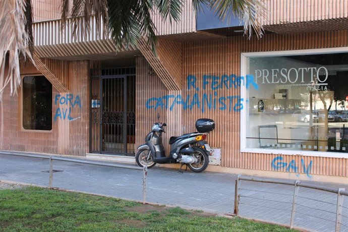 Pintadas en el domicilio del presidente de la AVL