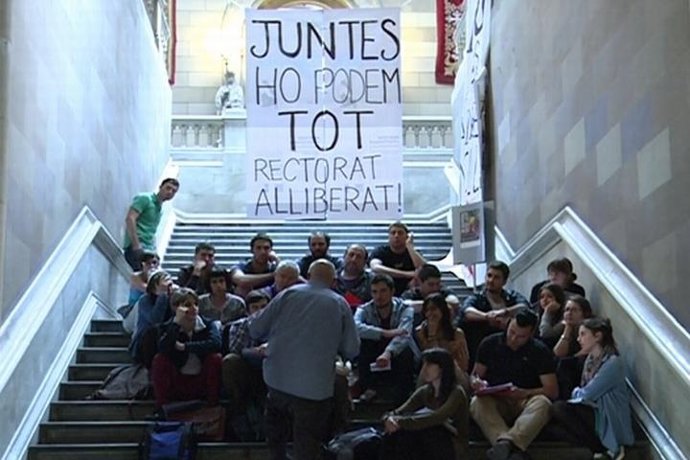 ENCIERRO EN LA UNIVERSIDAD DE BARCELONA