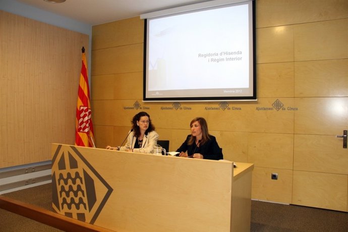 Las concejales de Girona R.Urra y M.A. Planas